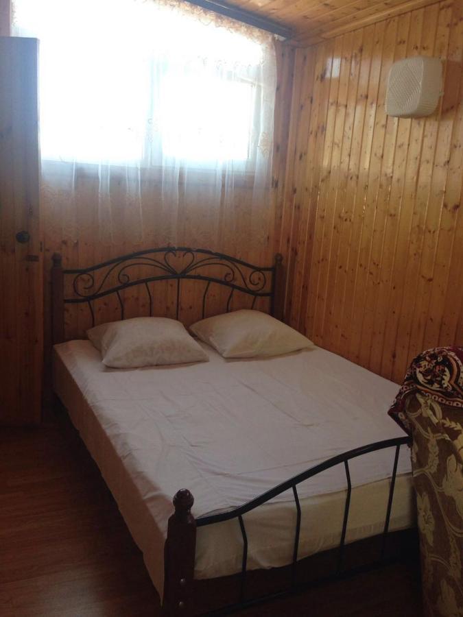 גגרה Guest House On Apskha Leona 12 מראה חיצוני תמונה